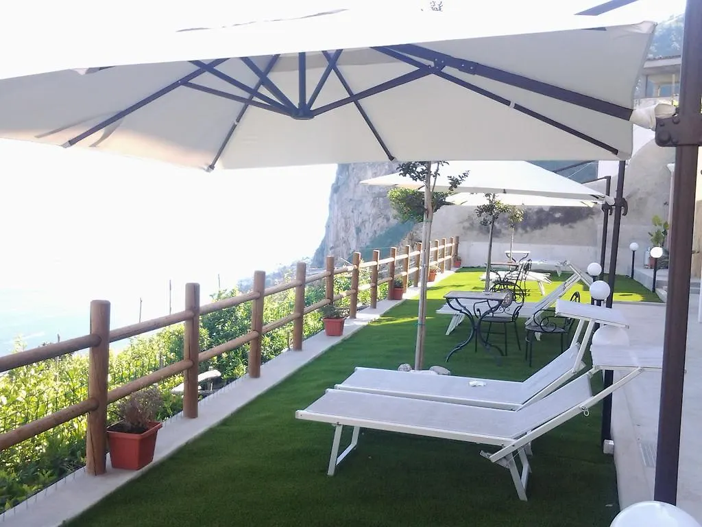 Villa Amalfi 0*,